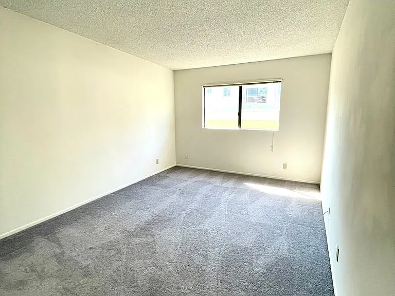 10737 La Grange Ave — Photo 10