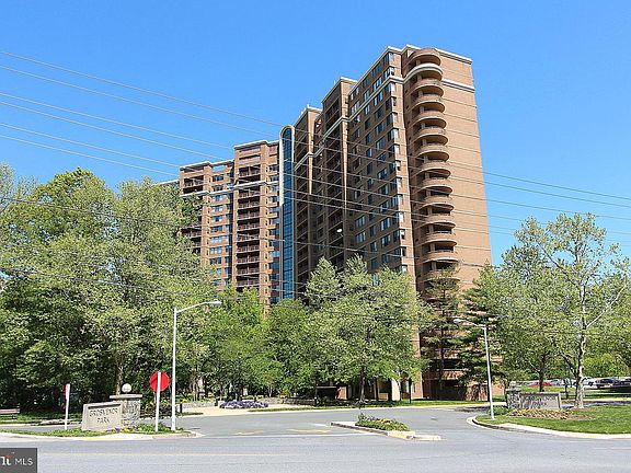 2nd image of 10101 Grosvenor Pl APT L15