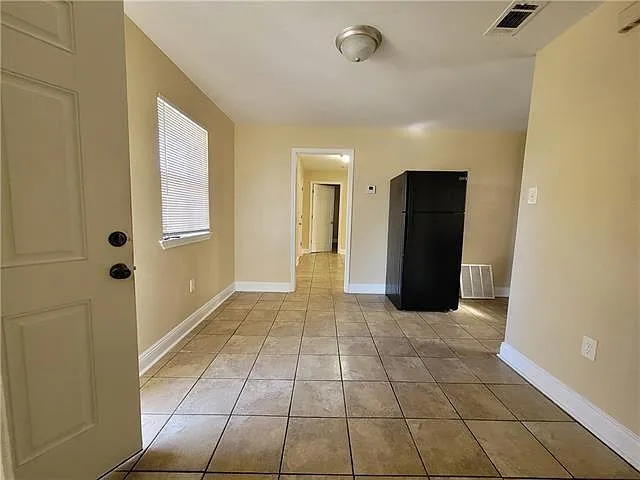 3 bed, 2.0 bath, 800 sqft, $1,200 — Photo 2