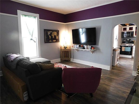 3rd image of 125 Howard St
