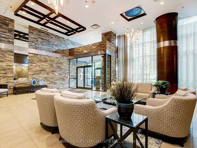 1 Hurontario St #1005 — Photo 3