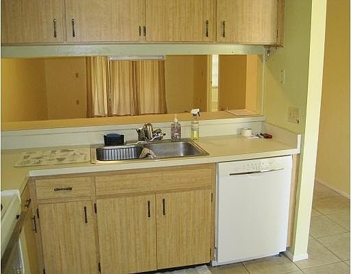 5th image of 301 Plymouth St