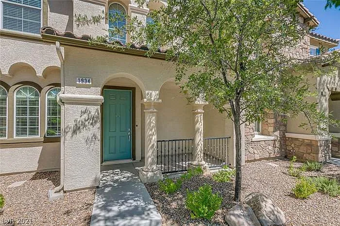 2 bed, 2.5 bath, 1619 sqft, $2,100 — Photo 2