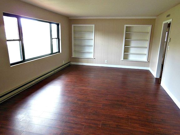 3rd image of 61590 Meadowlark Ln