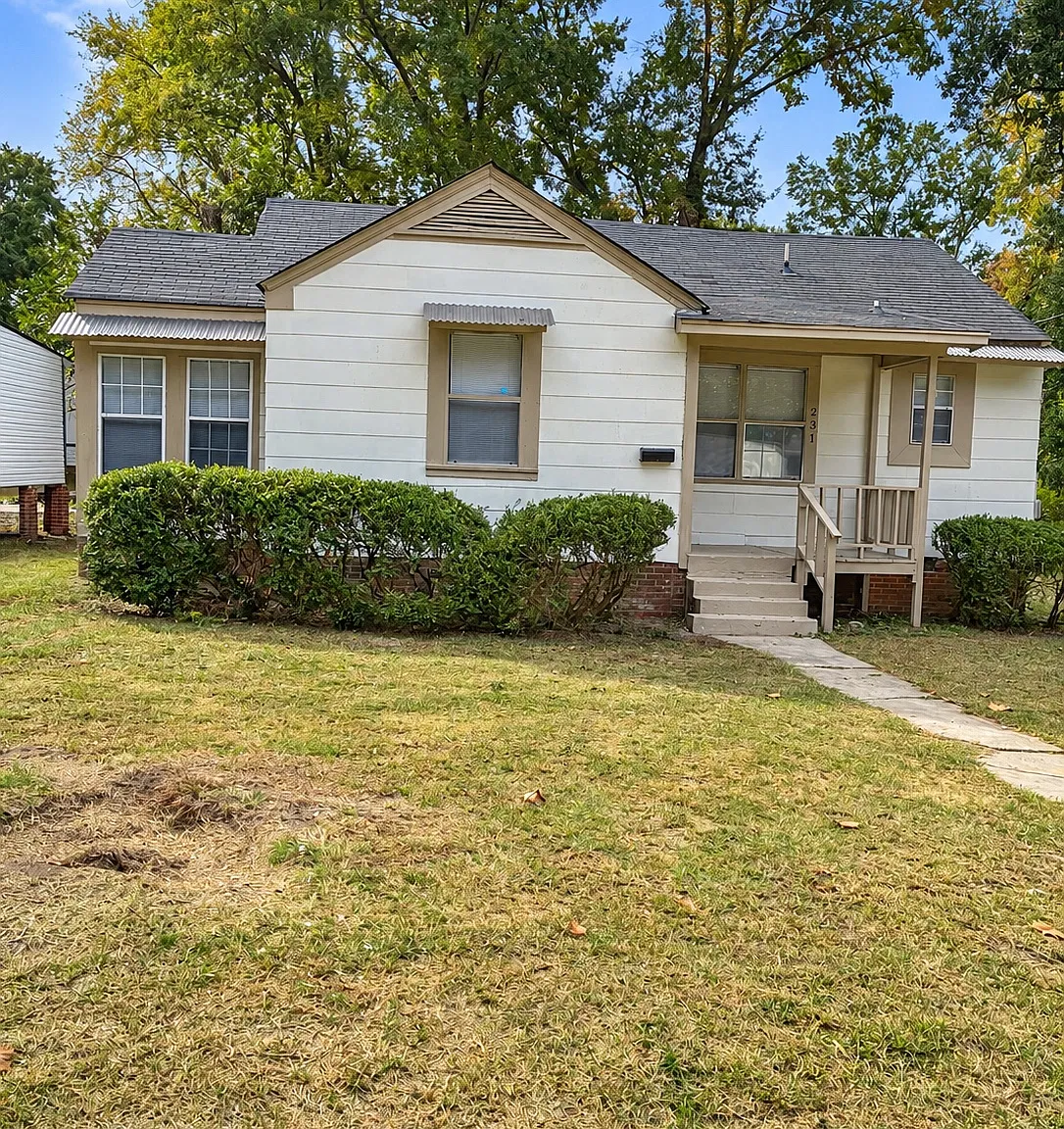 3 bed, 1072 sqft, $1,650 — Photo 1