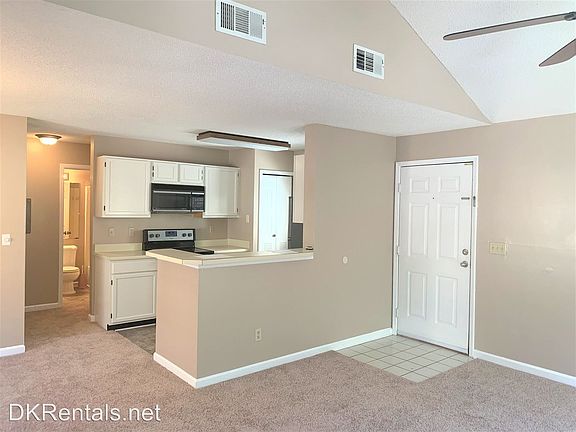 5th image of 1005 Sandy Lane Dr