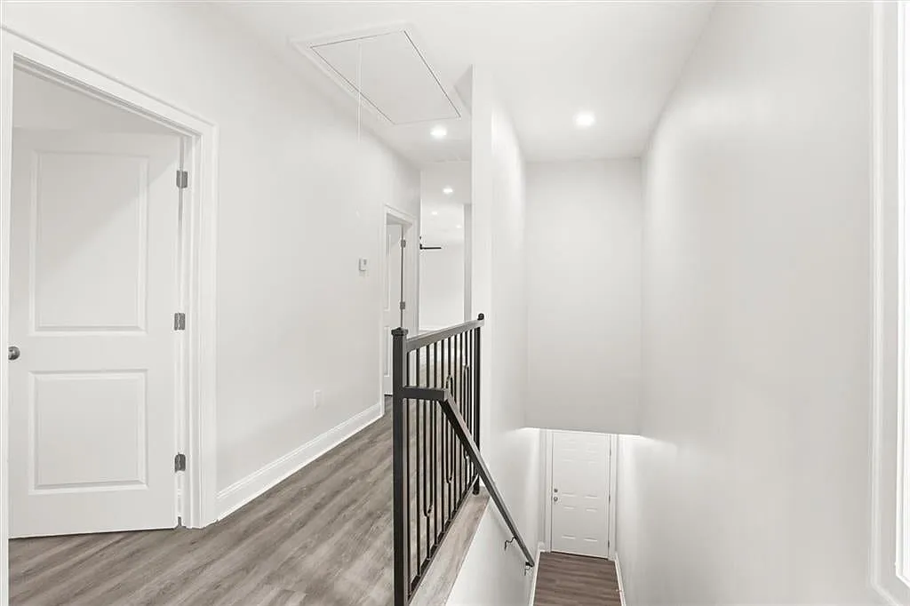 3 bed, 2500 sqft, $2,100 — Photo 3
