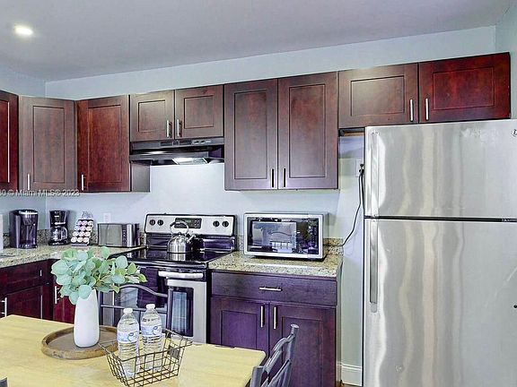3rd image of 236 SE 9th Ave APT 1