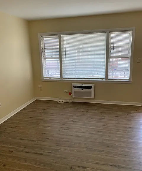 1938 N 17th Ave #3 — Photo 3