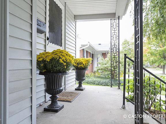 2nd image of 2662 Richards Dr SE
