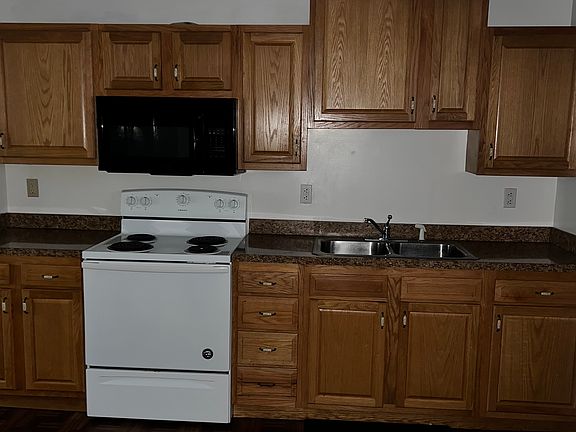 3rd image of 135 Belmont Ave NE