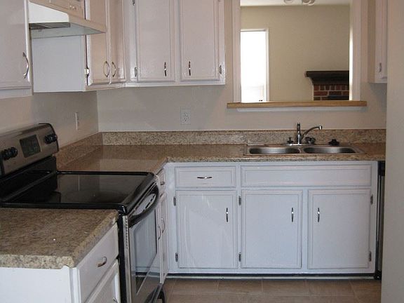 3rd image of 5643 Carisbrooke Ln