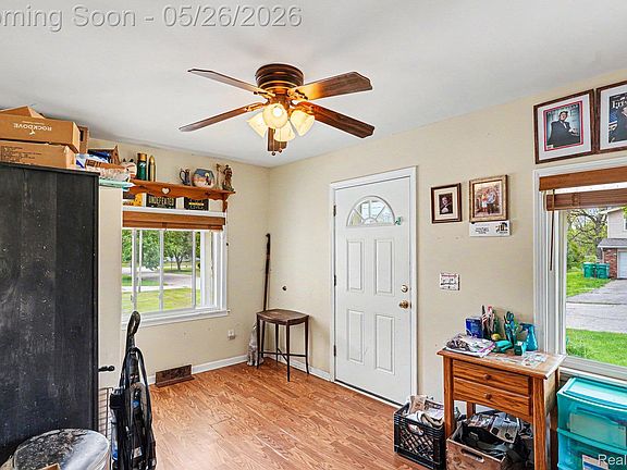 3rd image of 324 George St