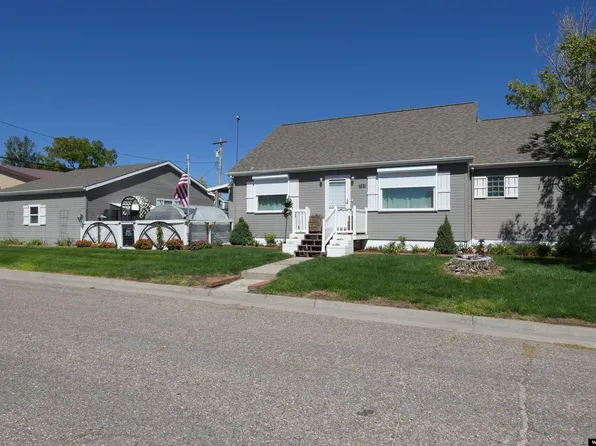 303 W Ontario St, Guernsey, WY 82214