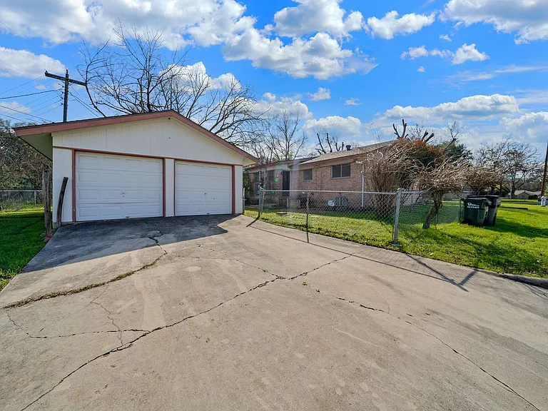 130 Algarita Rd — Photo 19