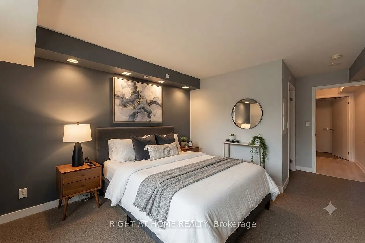 The Yorkdale Condos — Photo 2