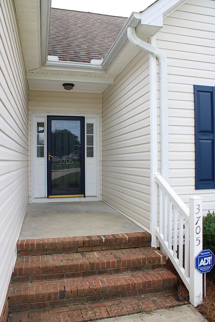3705 Warwick Place — Photo 3
