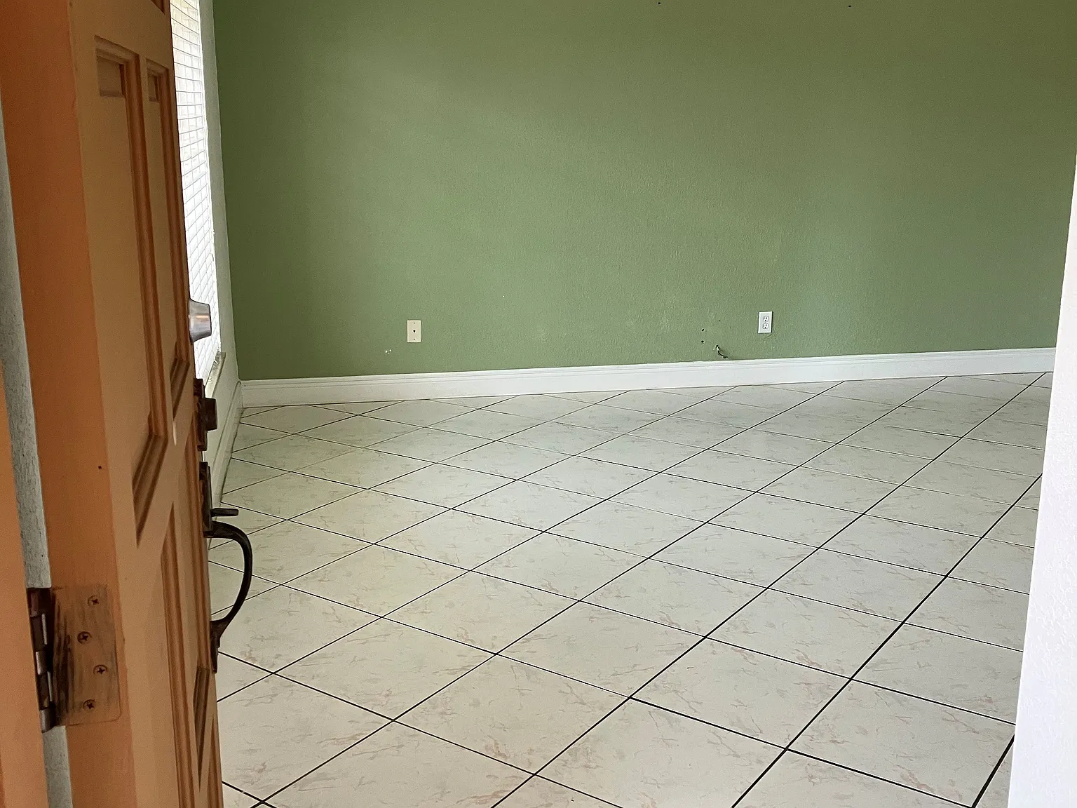 4 bed, 1590 sqft, $3,000 — Photo 2
