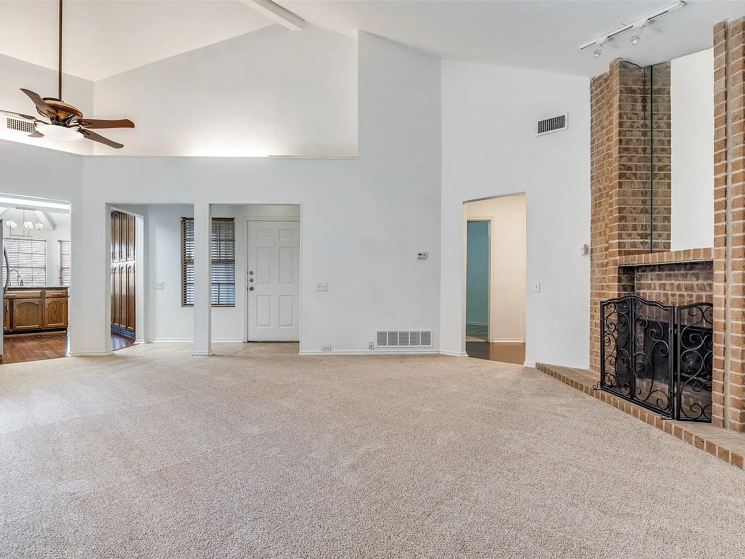2 bed, 2.0 bath, 1268 sqft, $2,500 — Photo 2