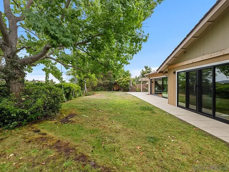 8383 Cliffridge Ln — Photo 24