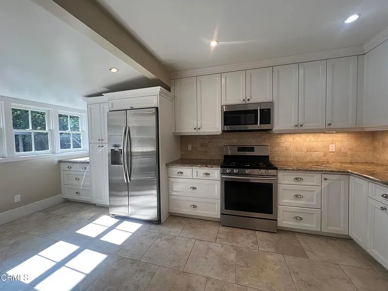 623 Charter Oak St — Photo 8