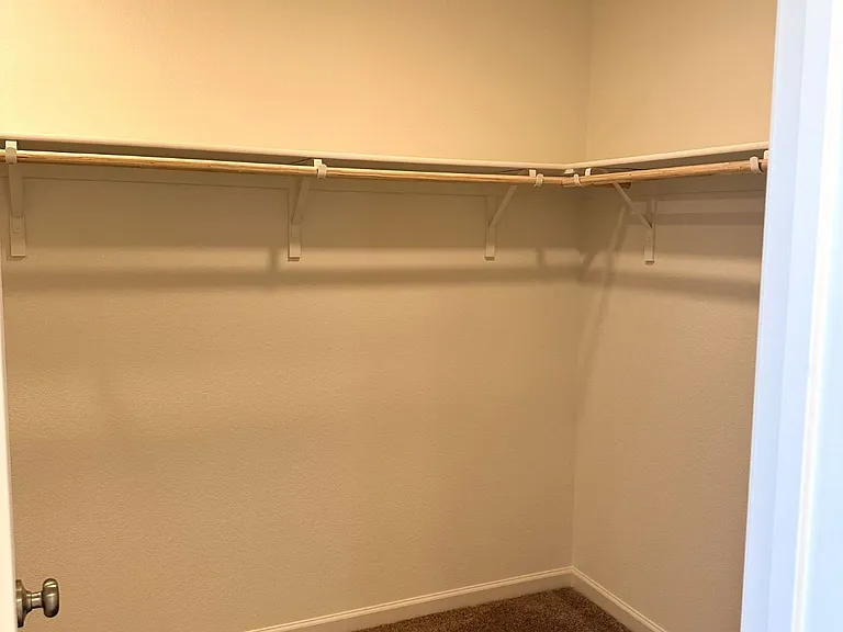 621 Cogburn Cir — Photo 17