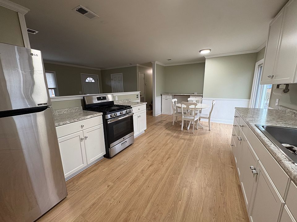 1st image of 20 Twin Oaks Dr