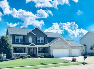 6028 Keebler Oaks Dr, Maryville, IL 62062