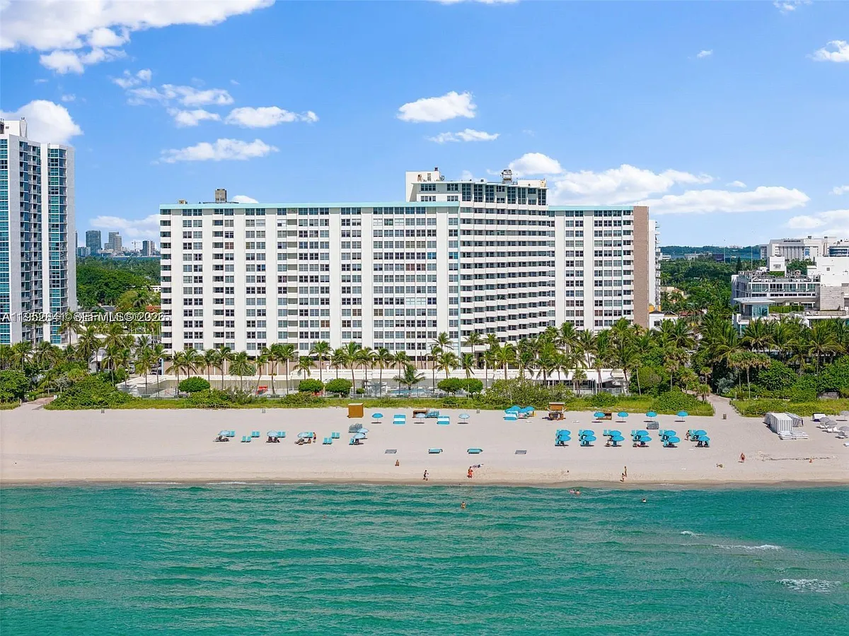 Building Photo - 2899 Collins Ave #1502