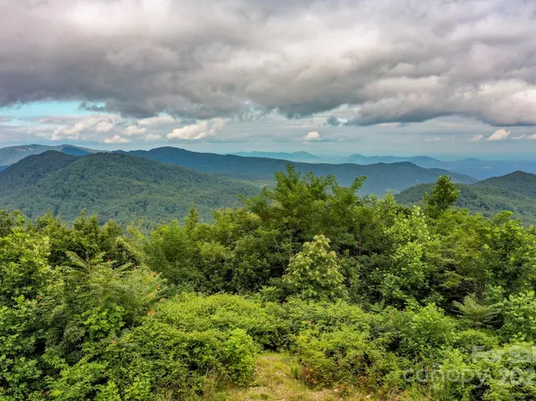 9999 High Cliffs Trl, Black Mountain, NC 28711