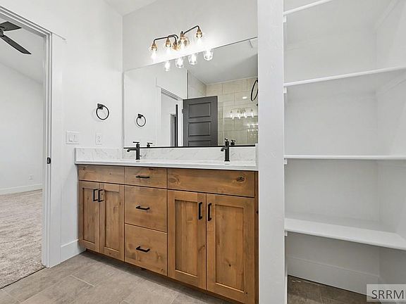 5th image of 440 Spruce Way