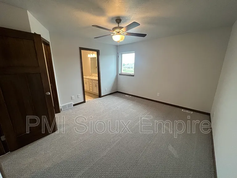 5510 E Lebridge St — Photo 4