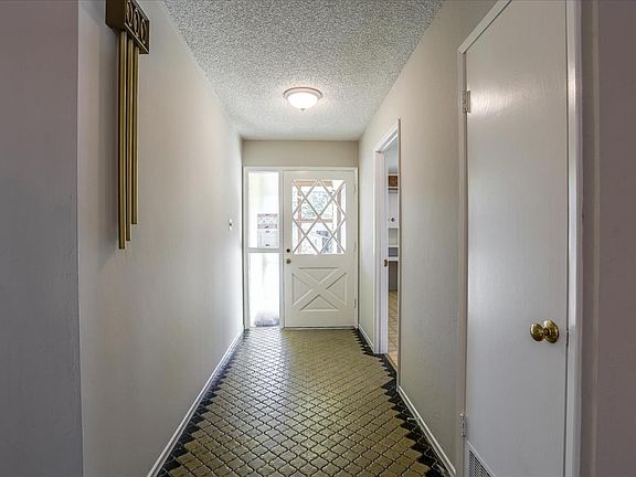 4th image of 1871 Claremont Dr