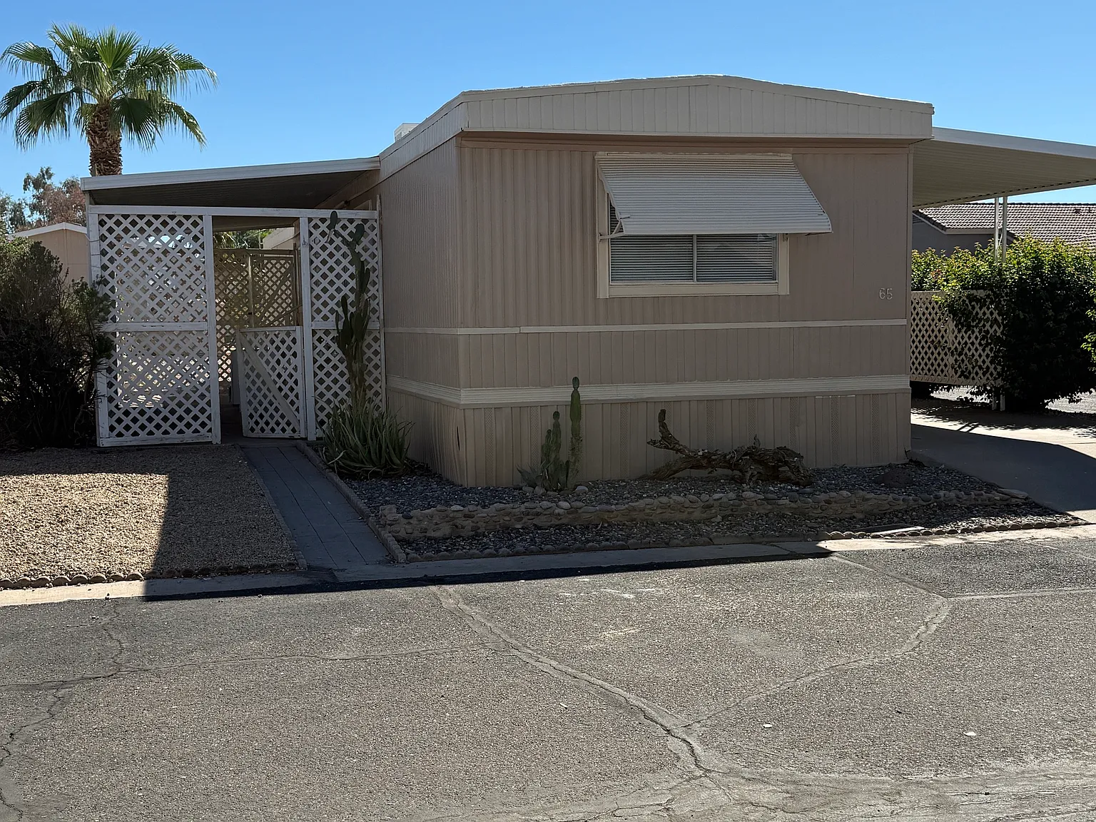 3 bed, 840 sqft, $1,410 — Photo 1