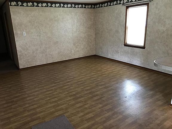3rd image of 210 Katherine Dr