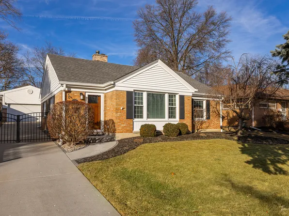 1221 E Illinois St, Wheaton, IL 60187