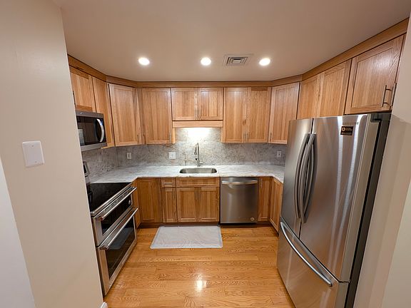 3rd image of 54 Green St