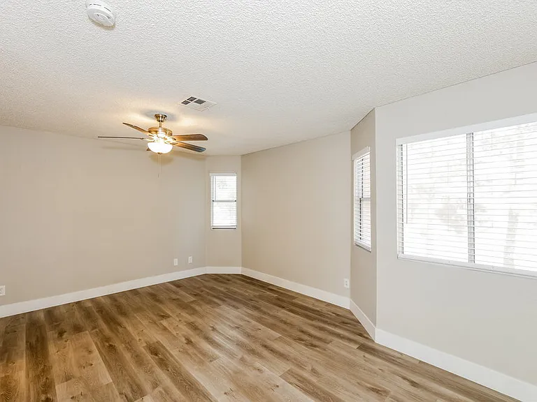 1403 Harmony Hill Dr — Photo 10