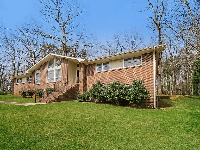 970 Kathryn Ct — Photo 2