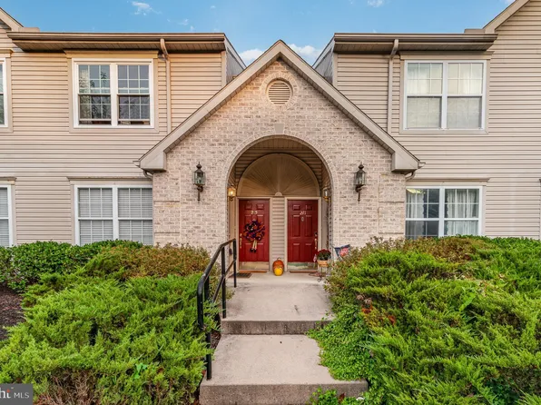 213 Forest Oak Ln, Harrisburg, PA 17110