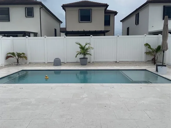11015 W 35th Way, Hialeah, FL 33018