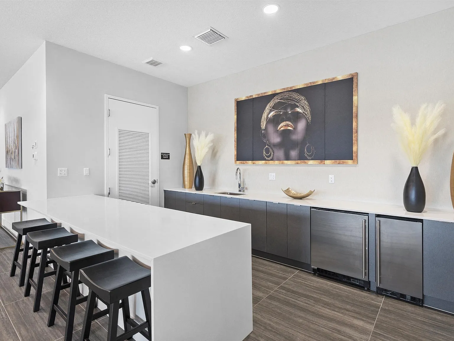 Vista Lago Apartments — Photo 3