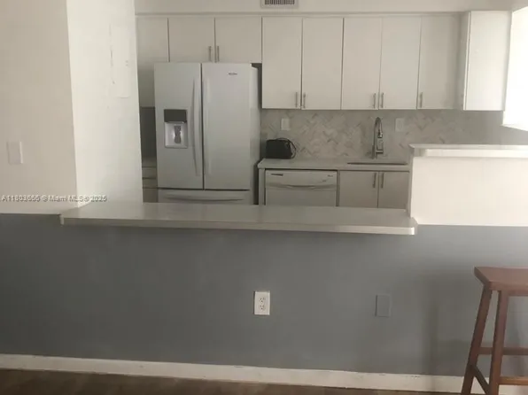 250 180th Dr APT 108, Sunny Isles Beach, FL 33160