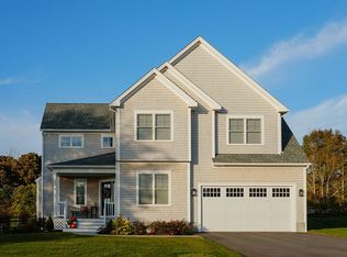 47 Island Dr, Middletown, RI 02842