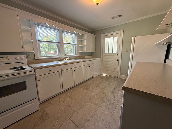 5th image of 460 Wilshire Dr