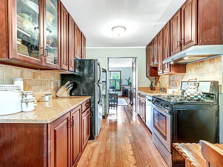 2 Colonial Ct — Photo 7