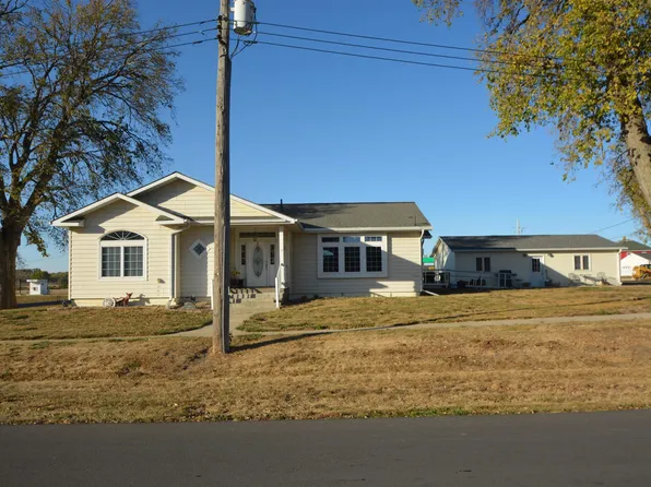 407 10th St, Correctionville, IA 51016