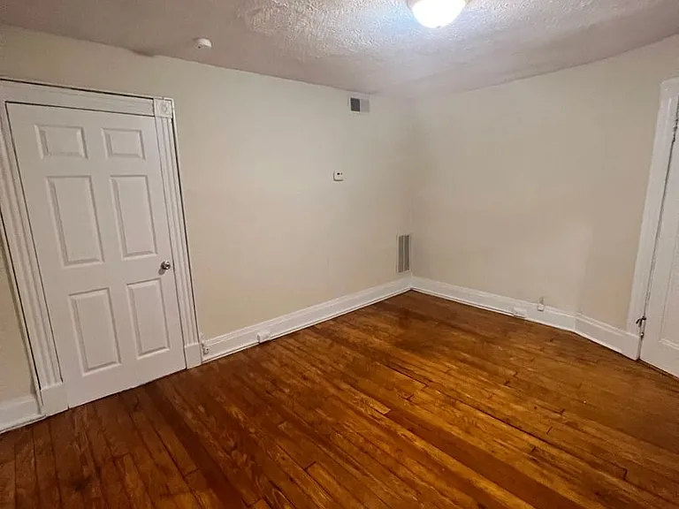3033 Park Ave — Photo 6