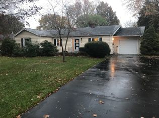 27 Boxwood Dr, Rochester, NY 14617