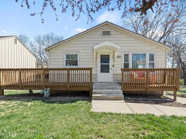 4819 Woodward St, Overland Park, KS 66203